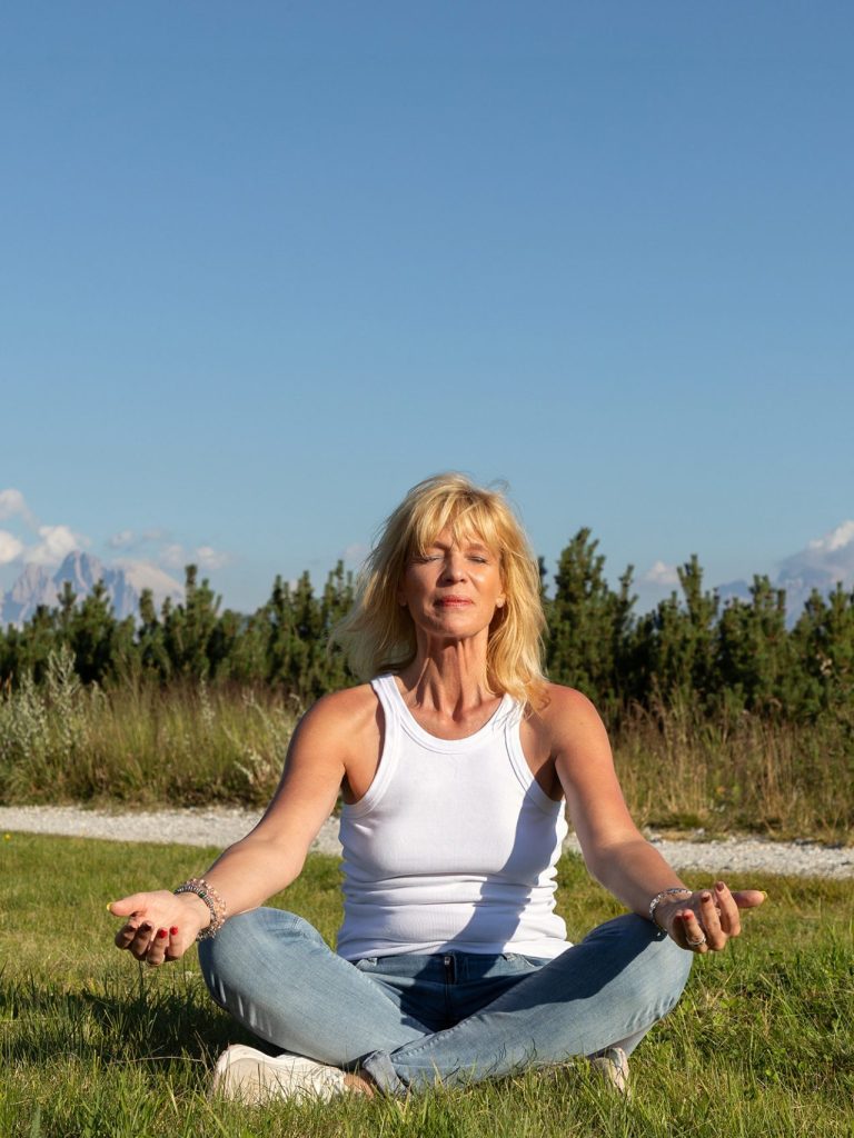 Heike Willig beim Meditieren